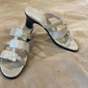 Off white Munro sandals 4.5 M with short heel. Sparkly snakeskin like material.